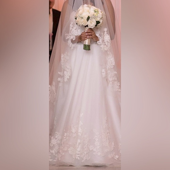 Eddy K wedding dress plus veil - Picture 4 of 13